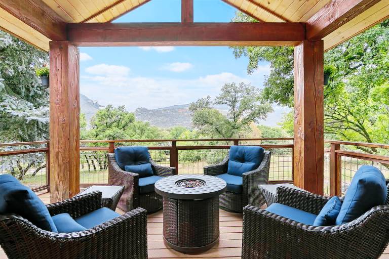 Hot Tub, A/C, Close to Town, Summer Retreat! — photo 4