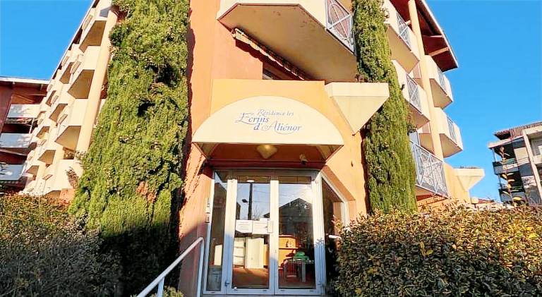 Holiday apartment with 1 room for 2 persons in Agen