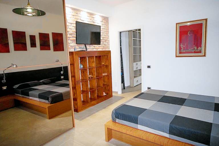 Apartment with barbeque, pool & garden | Garden view — photo 4