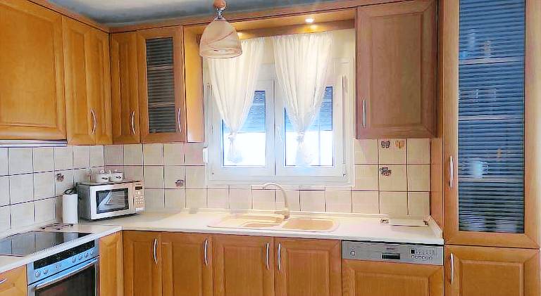 Holiday apartment with barbecue & patio — photo 4