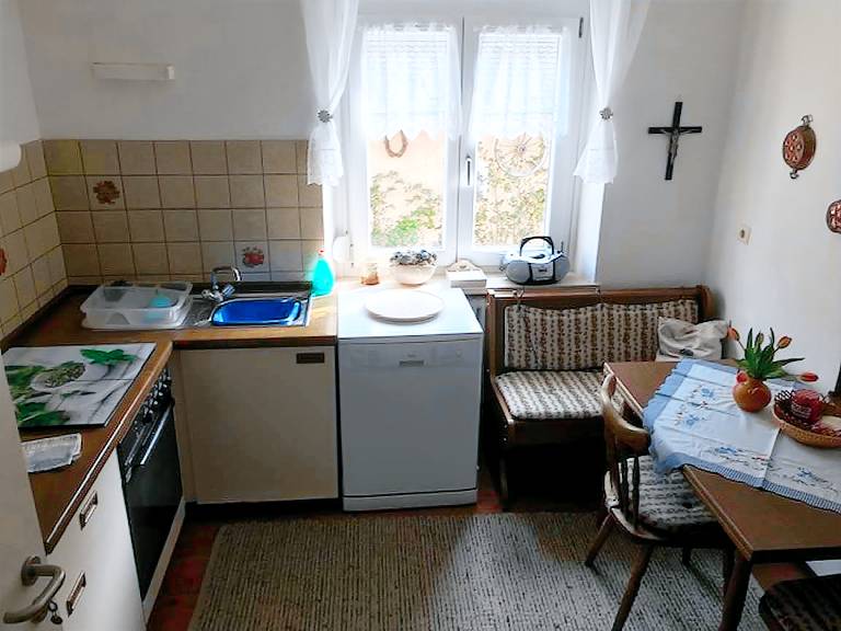 Charming rental apartment with BBQ, yard & terrace | Lake view | Pets allowed — photo 2