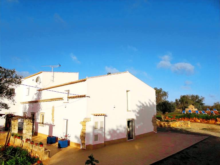 Villa with private pool, yard & BBQ — photo 4