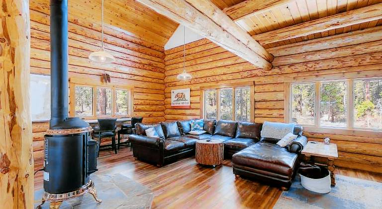 Tahoe Wanderer - 3 BR Luxury Log Cabin with Additional Loft, Private Hot Tub in South Lake Tahoe, CA