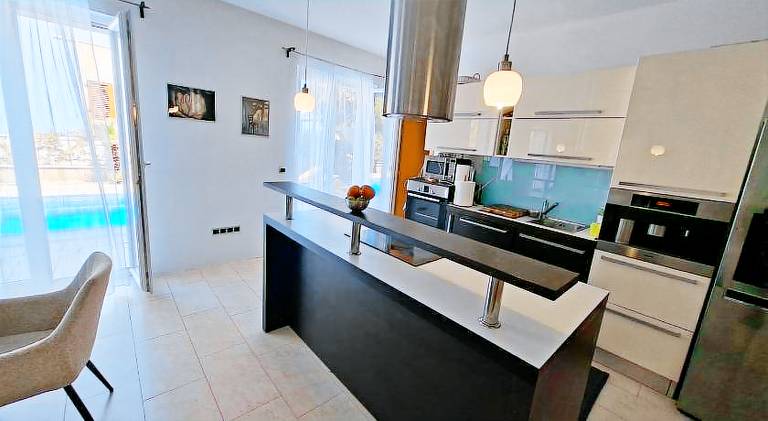 Ample villa with pool | Pet-friendly — photo 4