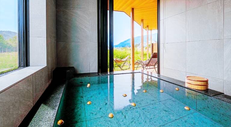 Chalet with jacuzzi — photo 5