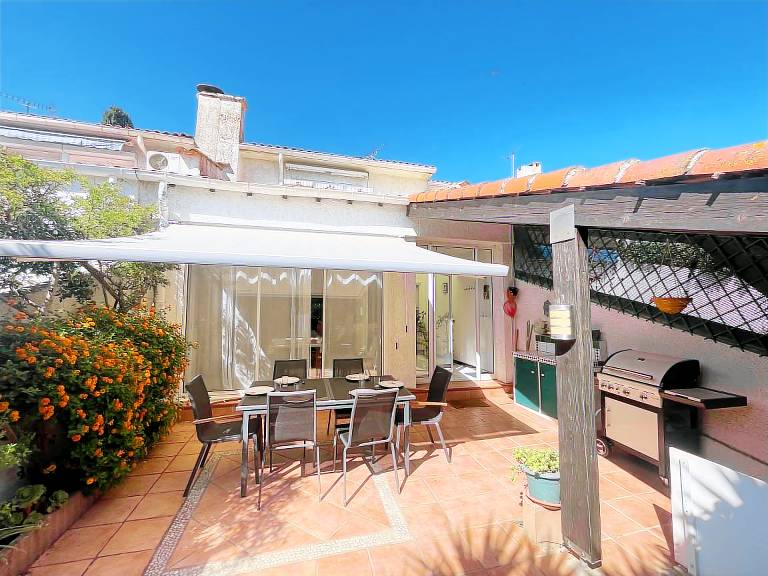 Spacious house for 6 - Near beach - Air-conditioned - Pets allowed — photo 2