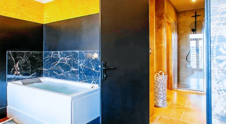 Holiday apartment with hot tub — photo 4