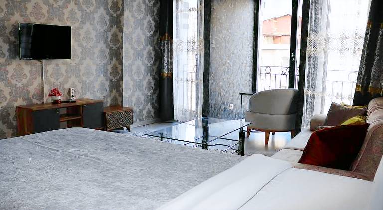 Beautiful serviced apartment with patio | Near Taksim Square | Pets allowed — photo 2
