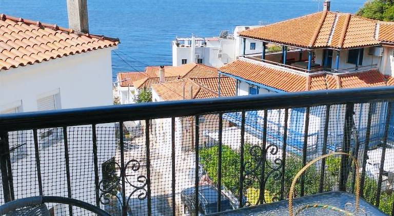 Apartment with terrace — photo 3