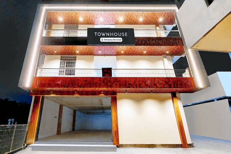 Townhouse Sarai Metro Station Formerly Palla