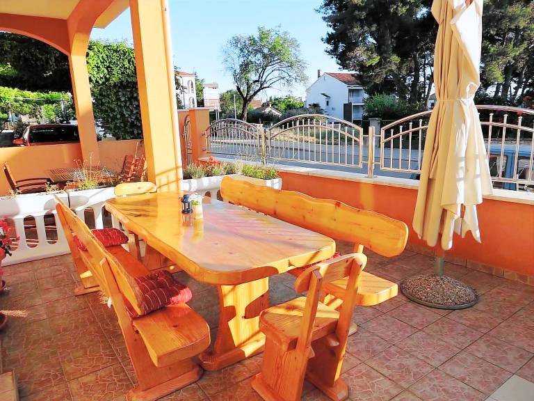 Holiday apartment with patio & BBQ — photo 3