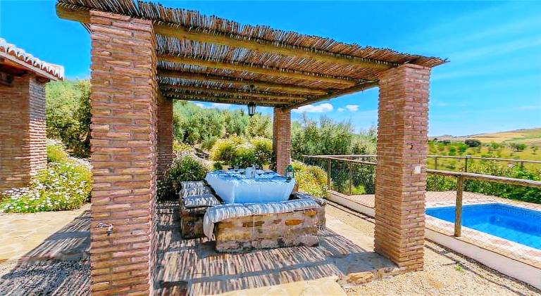 Vacation home with pool — photo 2