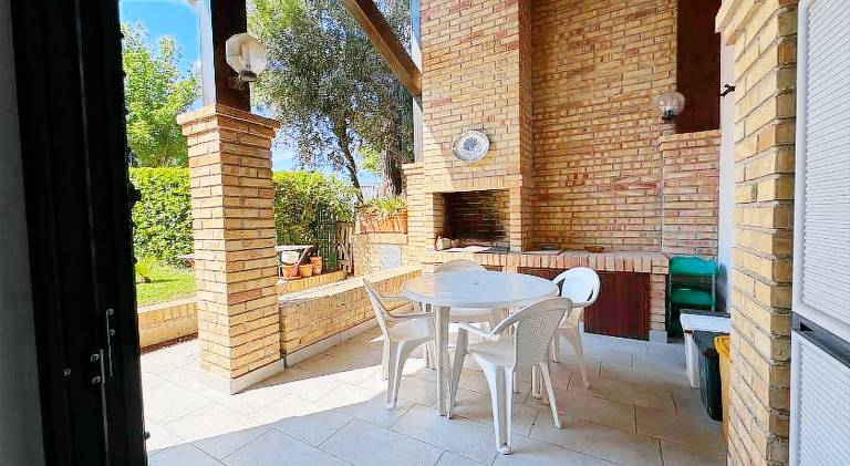 Fully equipped pleasant villa with terrace, BBQ & yard | Beach nearby | Pets are welcome — photo 3