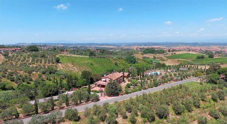 Holiday apartment with terrace, barbeque & yard in Gambassi Terme