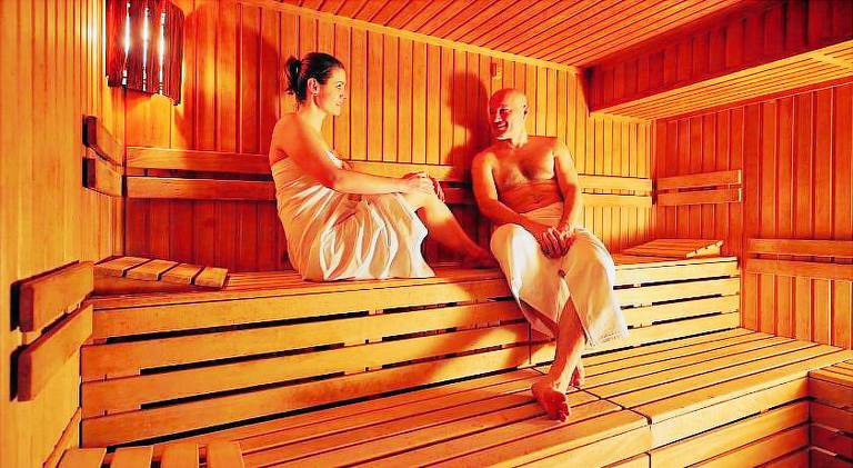 Serviced apartment with sauna, patio & hot tub — photo 4