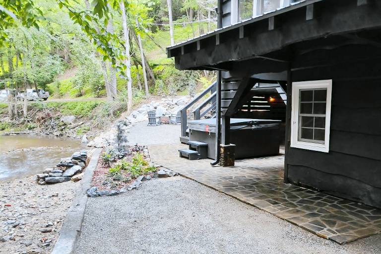 Children-friendly beautiful cottage with terrace, jacuzzi & barbeque | Water view | Pets are welcome — photo 3