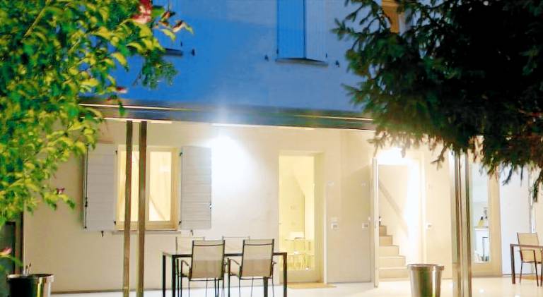 Apartment with garden — photo 4