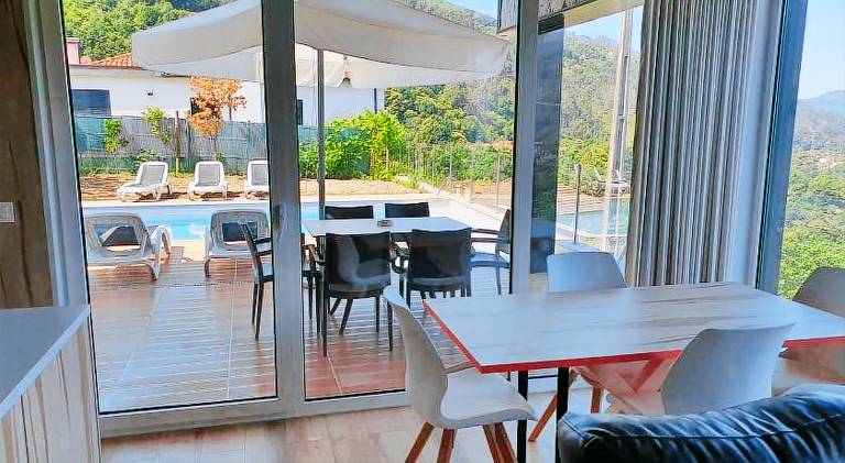 Spacious vacation home with pool, patio & jacuzzi | Pet-friendly — photo 5