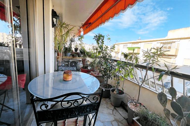Family-friendly holiday apartment with patio | Beach nearby | Dogs allowed in Grasse