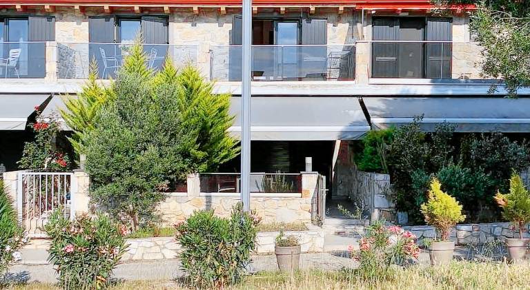 House with terrace & yard | Dogs allowed — photo 2