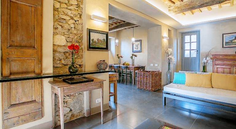 Villa with pool & hot tub | Pets allowed — photo 4