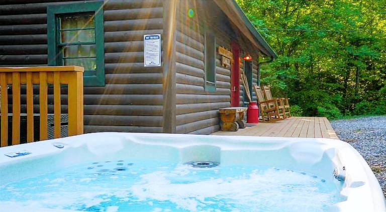 House with hot tub — photo 4