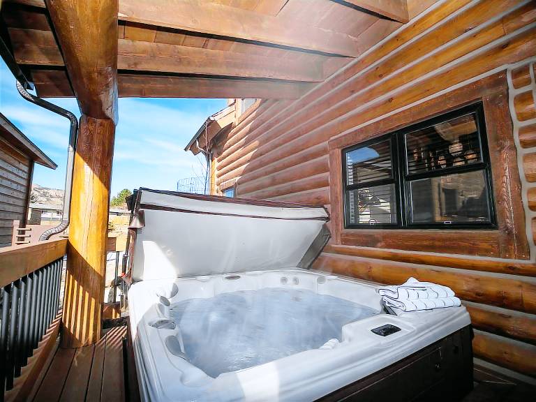 Estes Escape – Jacuzzi, Indoor/Outdoor Fireplace and BBQ Grill — photo 2