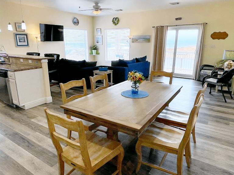 Beachgate CondoSuites and Oceanfront Resort — photo 2