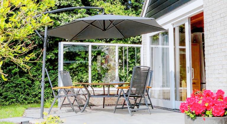 Vacation home with yard, terrace & barbeque — photo 5