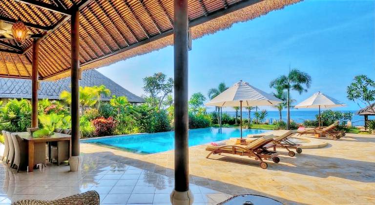 250 m&sup2; Villa