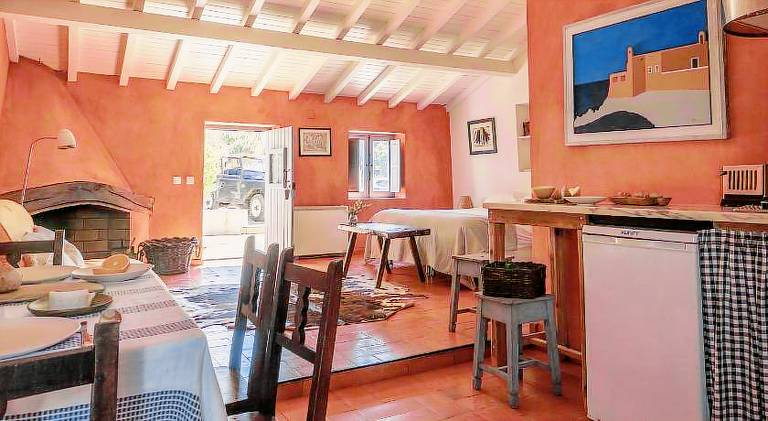 Vacation home with terrace, yard & pool | Dogs allowed — photo 4