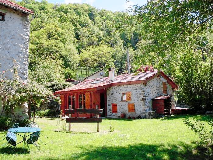 Beautiful vacation home with yard & grill | Lake view | Pets allowed — photo 2