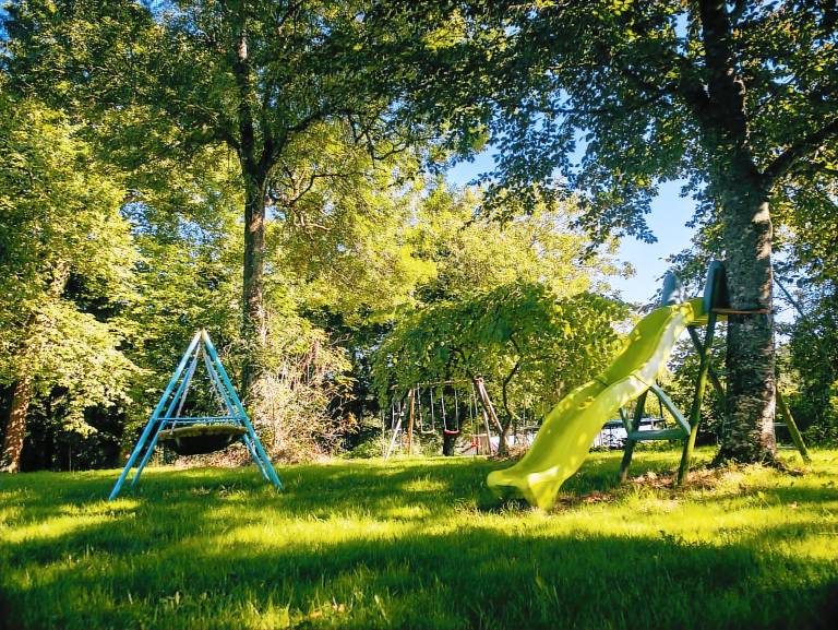 Spacious 10-Person Holiday Home – Gîte de la Fontaine – Les Cammazes — photo 3