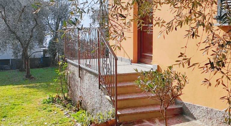 Holiday apartment with 2 rooms for 6 persons in Tremezzina
