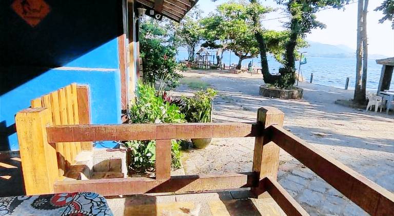 Vacation home with patio & grill in Ilhabela