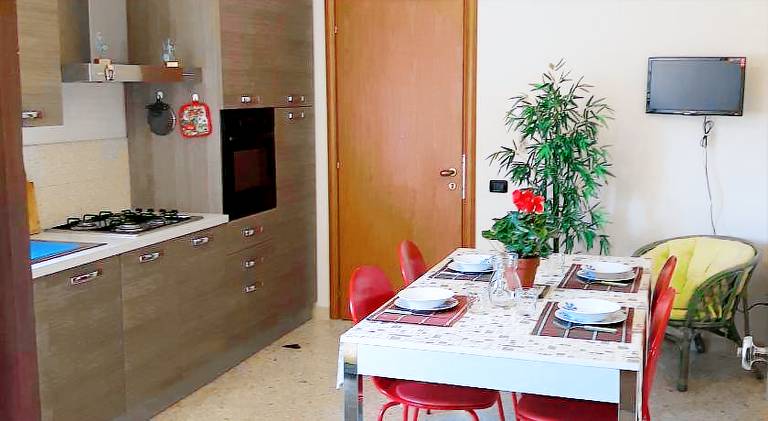 Apartment with 2 rooms for 6 persons — photo 3