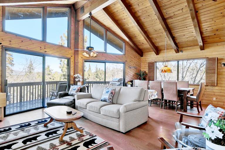 The Bronwell House at Big Bear - Charming Bear Mountain Resort Retreat — photo 3