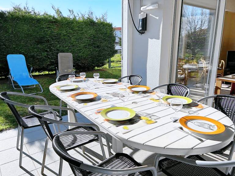 Renovated 3-BR House, WiFi, Near Beach & Center, Sleeps 7 — photo 2