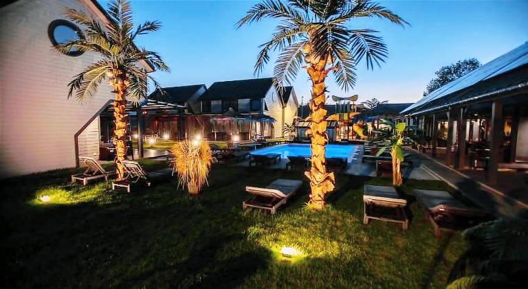 Vacation home with pool, terrace & garden — photo 4