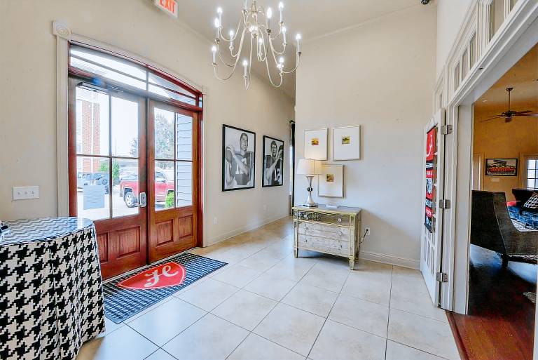 Children-friendly charming condo with pool | City view | Pet-friendly — photo 4