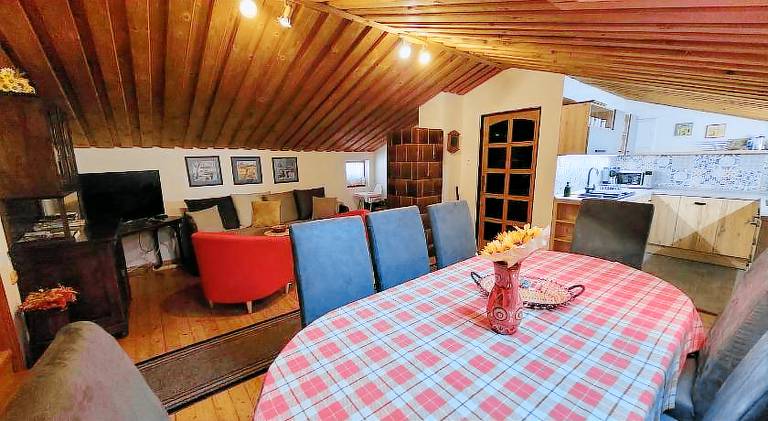 Lodge with patio, garden & barbeque | Pets are welcome — photo 2