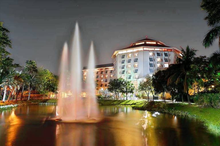 Radisson Blu Dhaka Water Garden