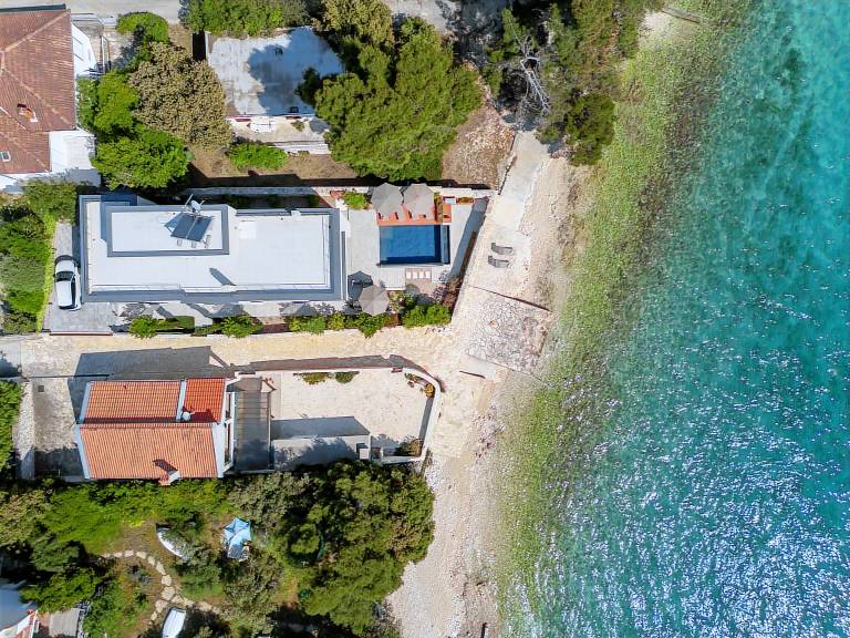 Villa with private pool, garden & patio — photo 4