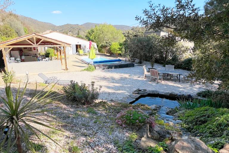 Fully equipped vacation home with terrace, garden & pool | Nature view | Dogs allowed — photo 5