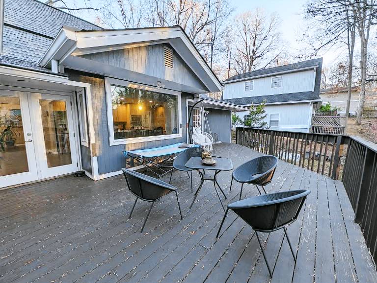 Rental apartment with yard & patio — photo 4