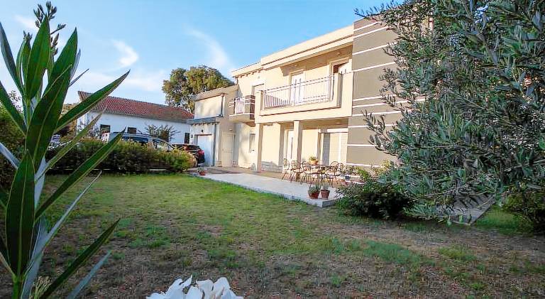 Lovely apartment with garden, patio & barbeque | Next to the beach | Pets allowed in Biograd na Moru