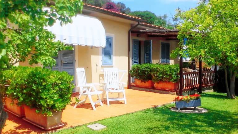Family-friendly rental apartment with barbeque & yard | Nature view | Close to the beach | Dogs allowed — photo 2