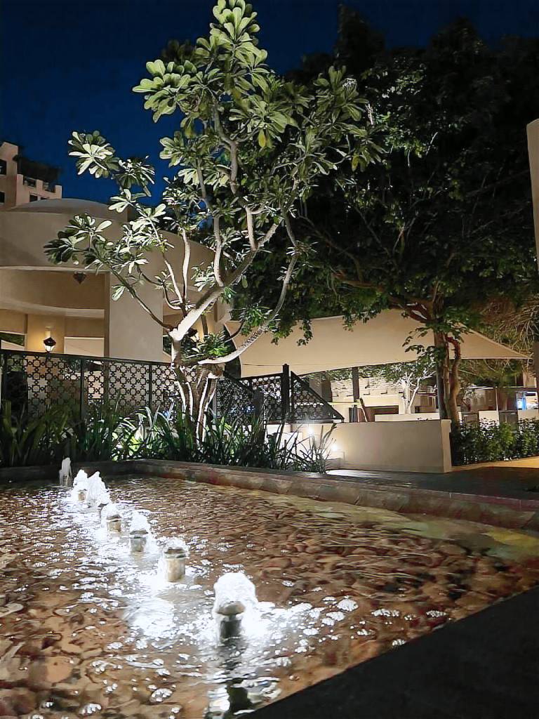 Fully equipped wonderful holiday apartment with pool & terrace | Close to Burj Khalifa | Suitable for remote work | Pet-friendly — photo 4