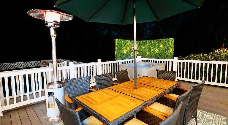 Vacation home with pool & hot tub — photo 3