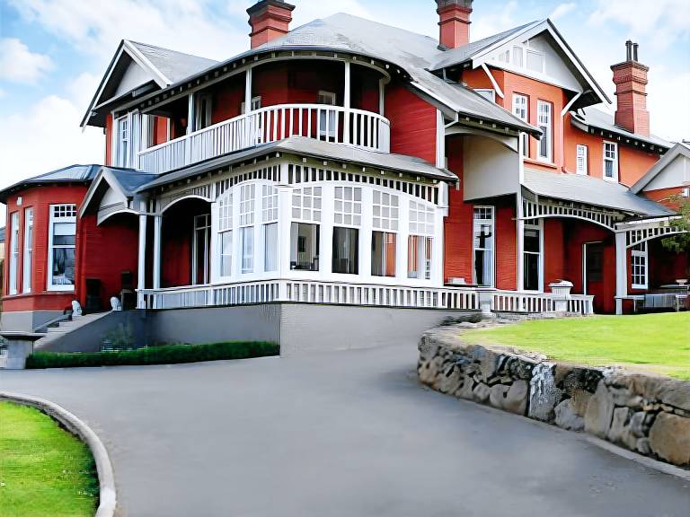 Lodge with barbecue & garden in Dunedin